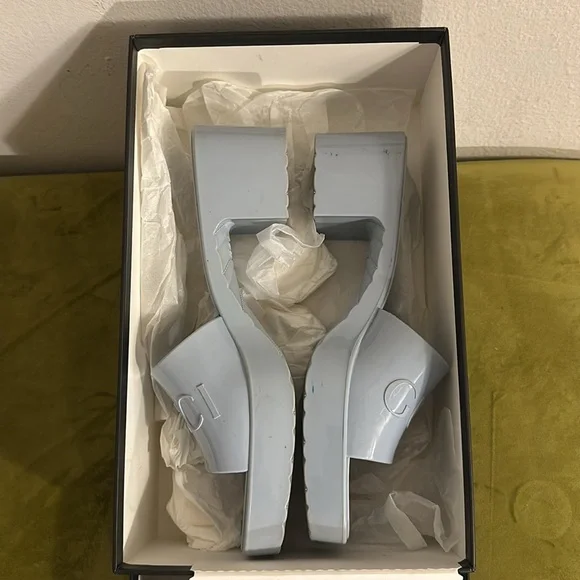 Authentic Baby Blue Gucci Sandals - Picture 4 of 4